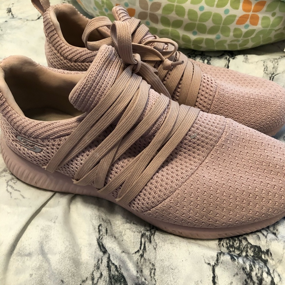 Dusty pink skecher sneaks!
